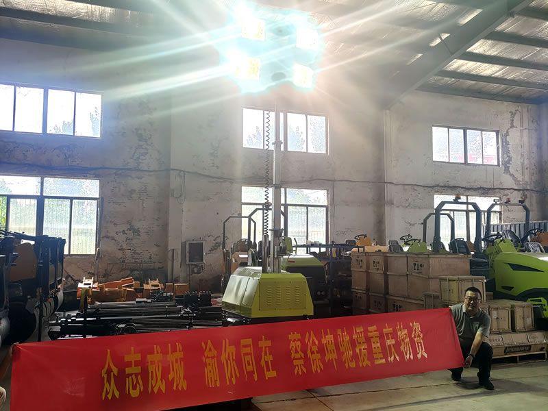 蔡徐坤為重慶捐贈(zèng)奔馬照明車(chē)等救災(zāi)物資，傳遞偶像正能量